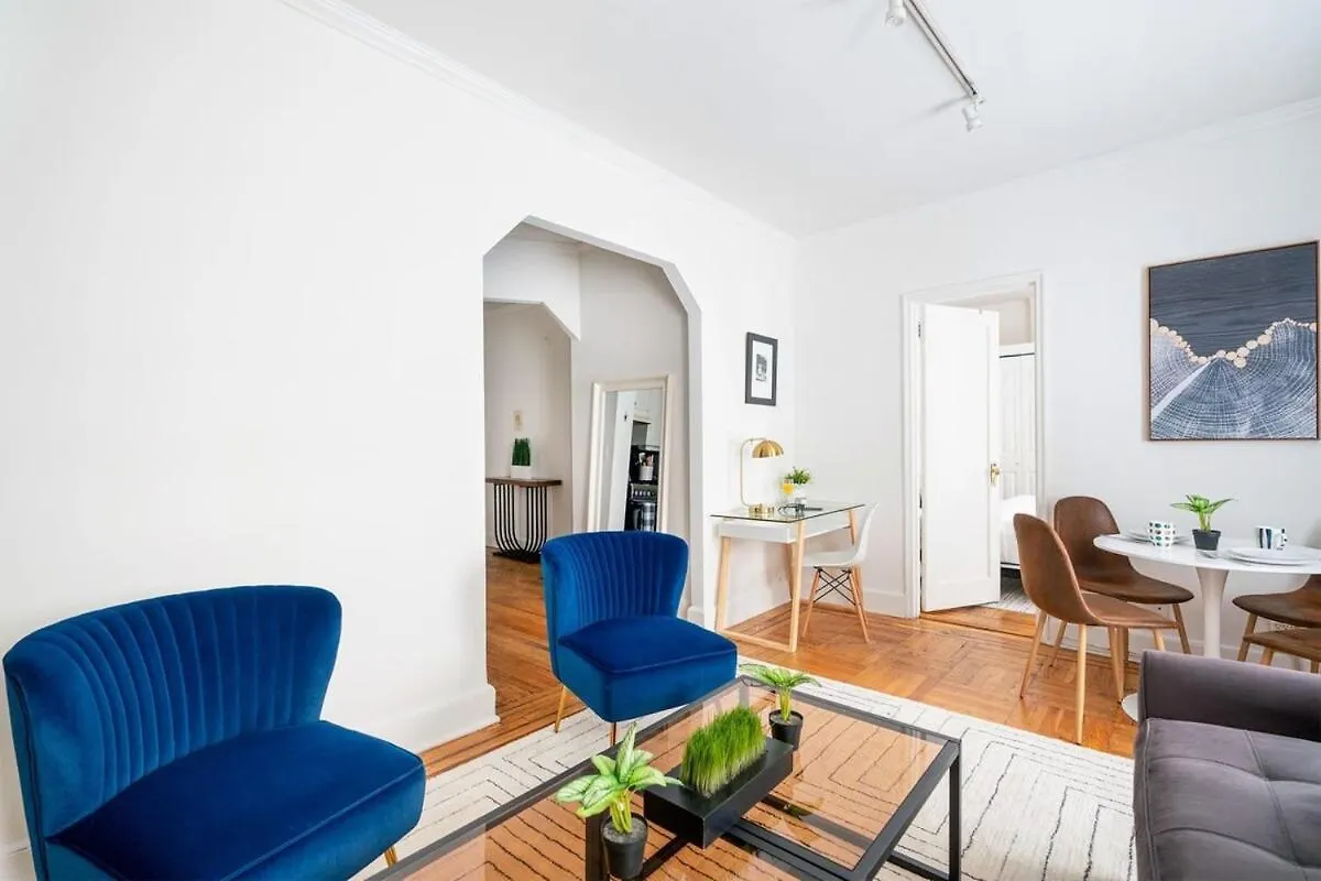 Апартаменты 61-3C Renovated 2Br Sleeps 5 Prime Upper East Нью-Йорк 0*,  США
